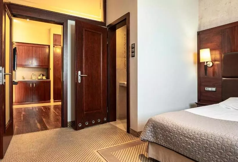 Standard Neljän Hengen Huone, Galicja Wellness & Spa