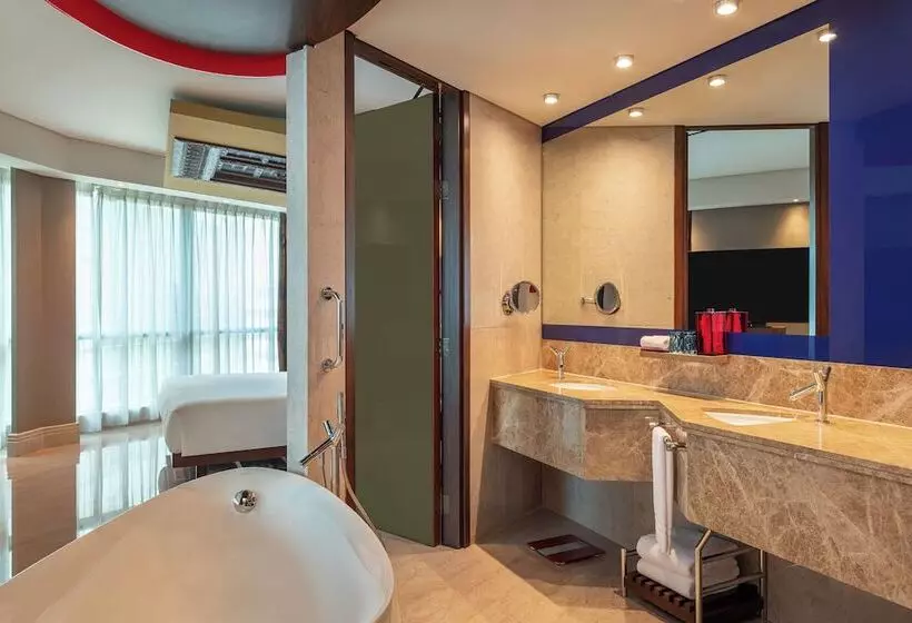 سوئیت با چشم‌انداز زمین گلف, Jumeirah Creekside Dubai