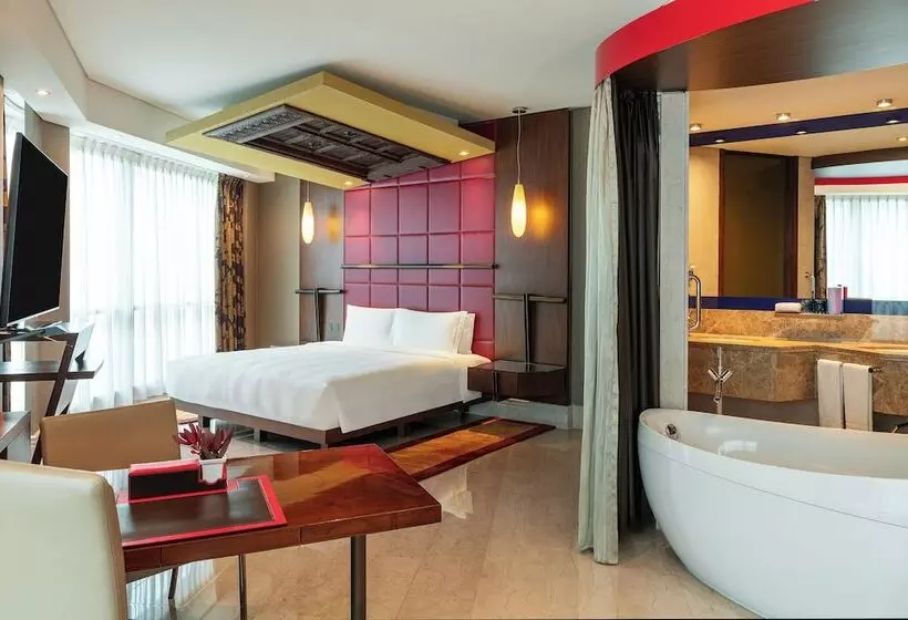 سوئیت با چشم‌انداز زمین گلف, Jumeirah Creekside Dubai