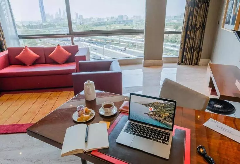 اتاق اجرایی با تخت بزرگ, Jumeirah Creekside Dubai