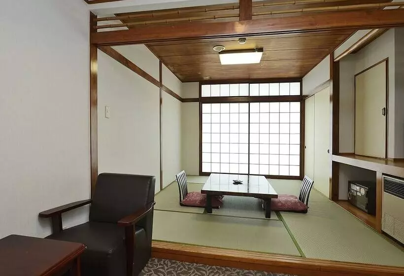 اتاق اکونومی, Kinugawa Royal