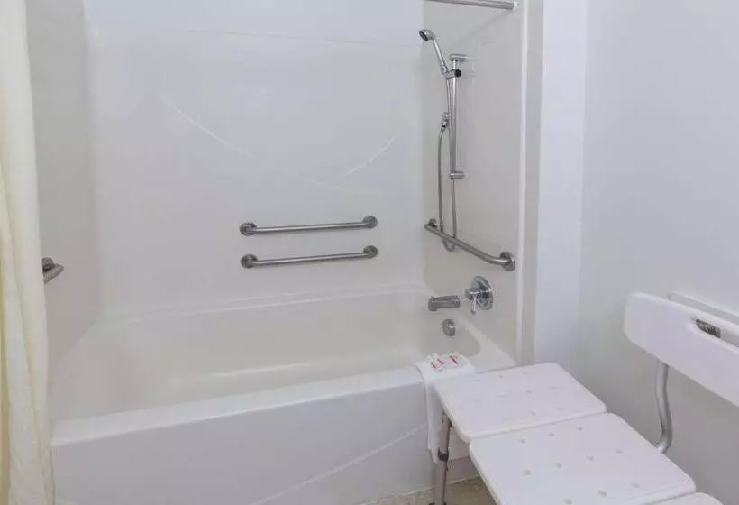 اتاق استاندارد با تخت بزرگ برای معلولان, Super 8 By Wyndham Central Pt Medford
