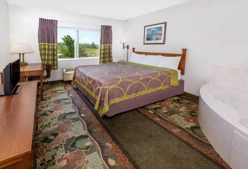 Deluxe Suite King Bed, Super 8 By Wyndham Central Pt Medford