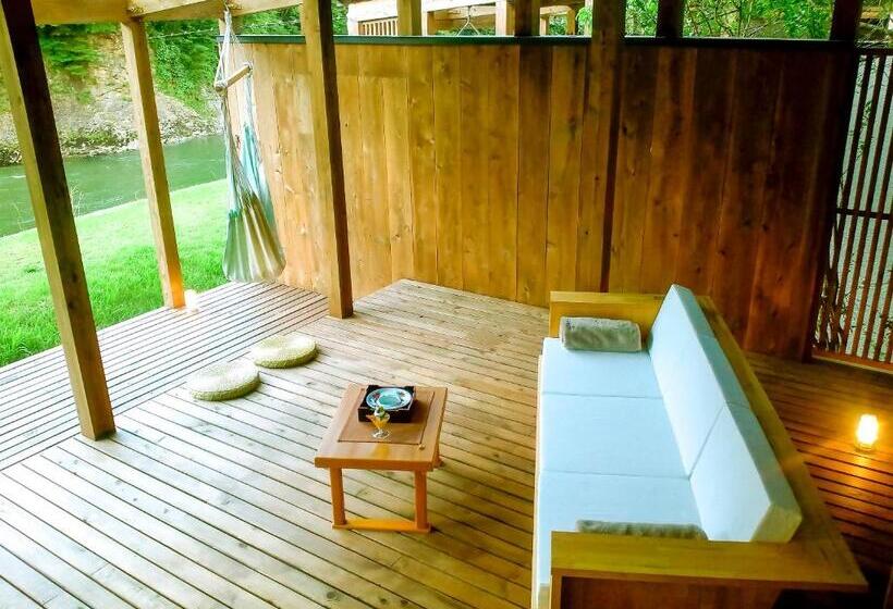 חדר משפחתי, Takanosukan