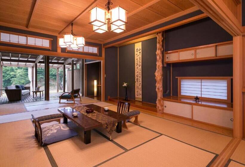 חדר משפחתי, Takanosukan