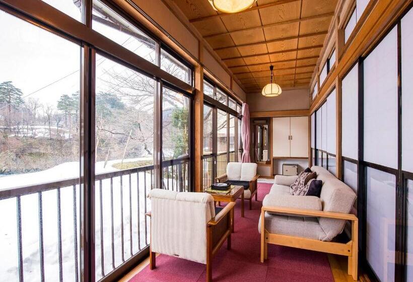 חדר משפחתי דלוקס, Takanosukan