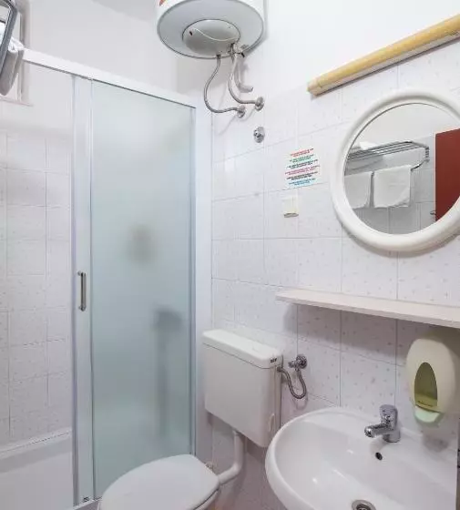 オーシャンビュースタンダードルームバルコニー付き, Villa Konalic