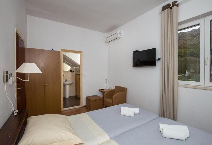 Quarto Estandar Vista Jardim, Villa Konalic