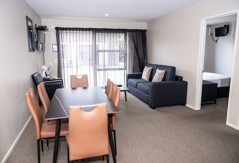 ２ベッドルームアパートメント, 58 On Cron Motel