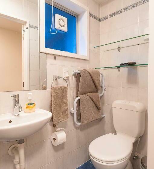 استودیوی استاندارد, Coronet View Apartments