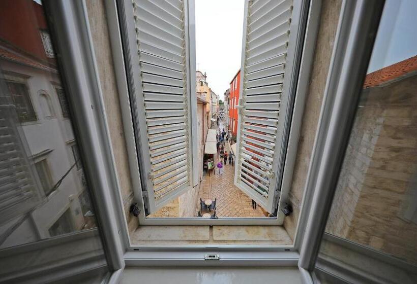 デラックスルーム, Rooms Goga