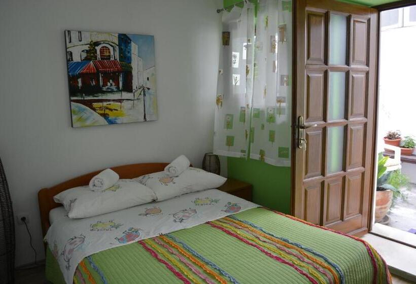 スタンダードインサイドビュールーム, Rooms Goga