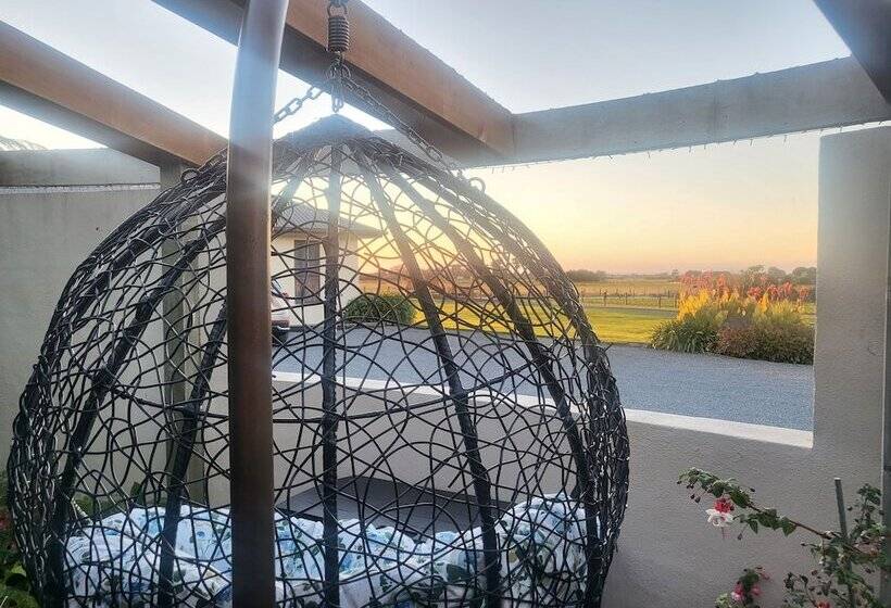 منزل غرفتين نوم, Te Mahuru Retreat