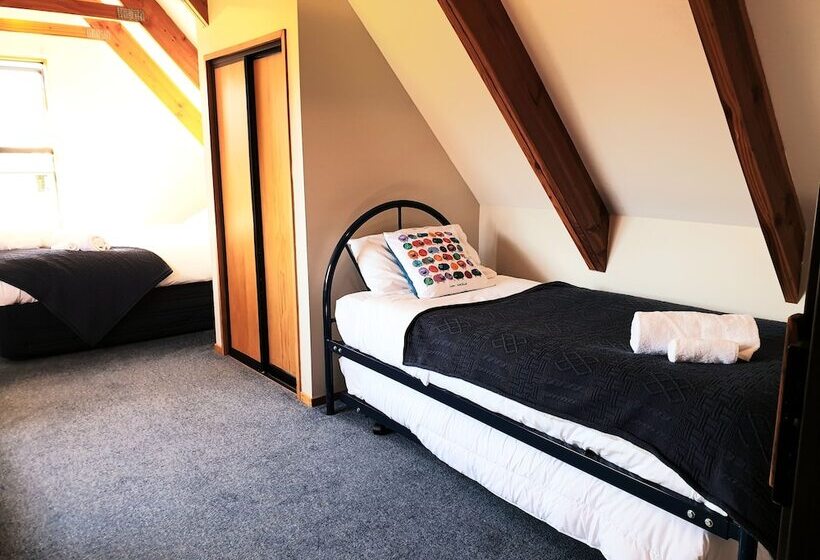 منزل غرفتين نوم, Te Mahuru Retreat