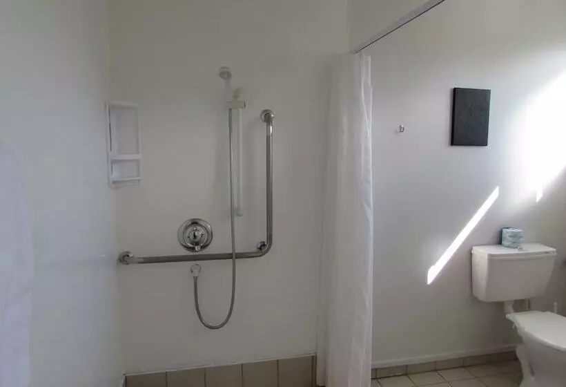 استودیوی استاندارد, Fitzherbert Court Motel