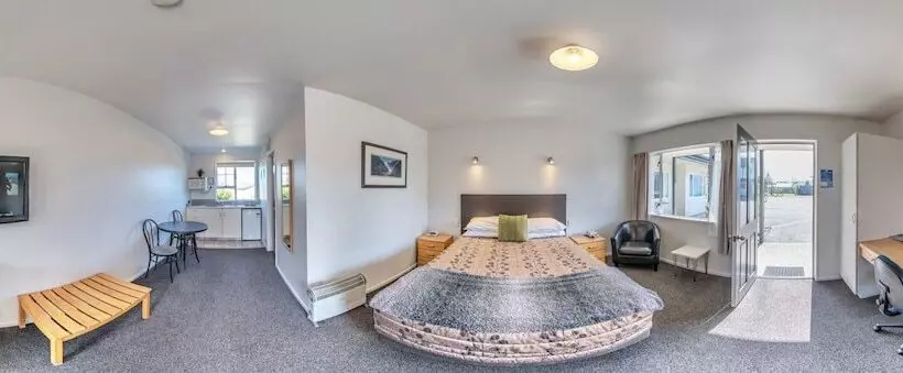 استودیوی استاندارد, Fitzherbert Court Motel