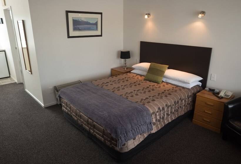 استودیوی استاندارد, Fitzherbert Court Motel