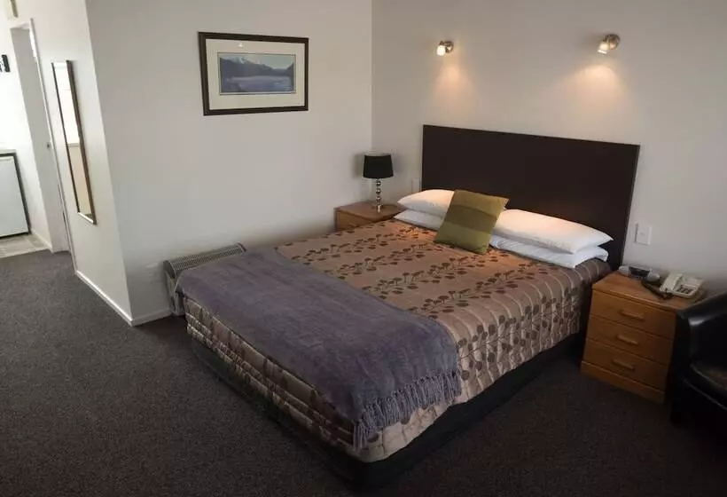 استودیوی استاندارد, Fitzherbert Court Motel