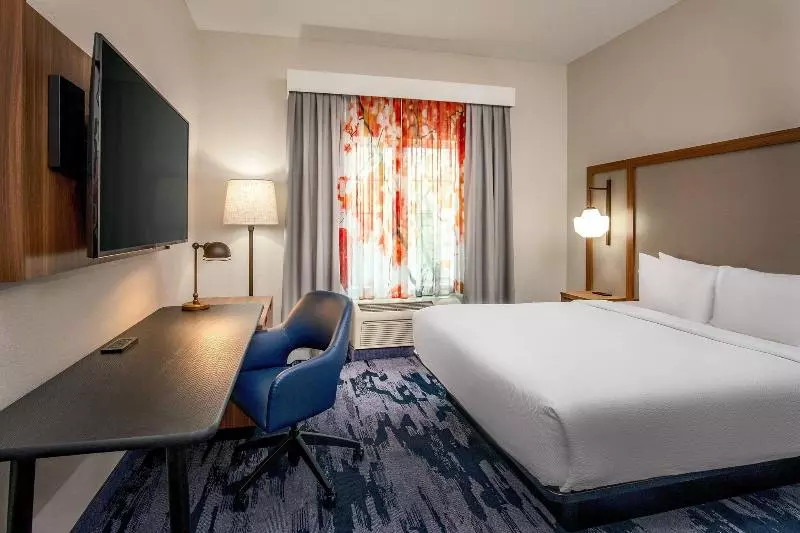 اتاق استاندارد با تخت بزرگ, Fairfield Inn & Suites By Marriott Brunswick Freeport
