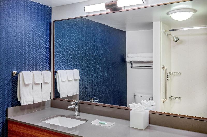 스탠다드 룸 킹사이즈 침대, Fairfield Inn & Suites By Marriott Brunswick Freeport