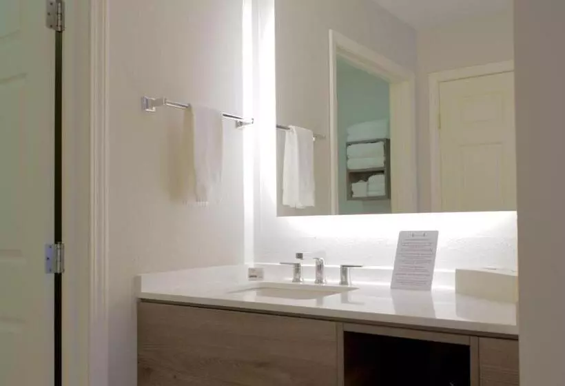 キングサイズベッドのスイートルーム, Staybridge Suites Akron Stow Cuyahoga Falls, An Ihg