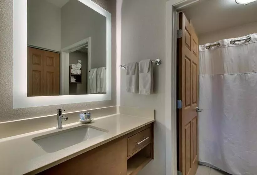 キングサイズベッドのスイートルーム, Staybridge Suites Missoula, An Ihg