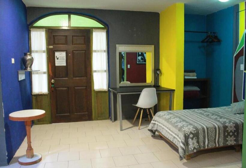 اتاق خانوادگی, Casa Tres Piedras