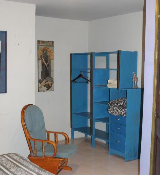 اتاق اکونومی, Casa Tres Piedras