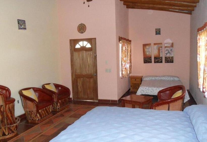 غرفة قياسية ثلاثية مزودة بشرفة, Casa Virgilios B&b