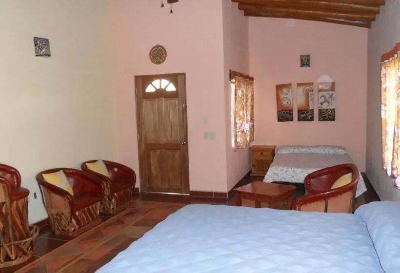 バルコニー付きスタンダードトリプルルーム, Casa Virgilios B&b