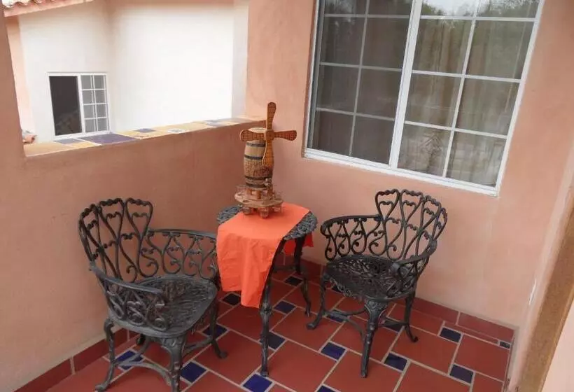 バルコニー付きスタンダードトリプルルーム, Casa Virgilios B&b