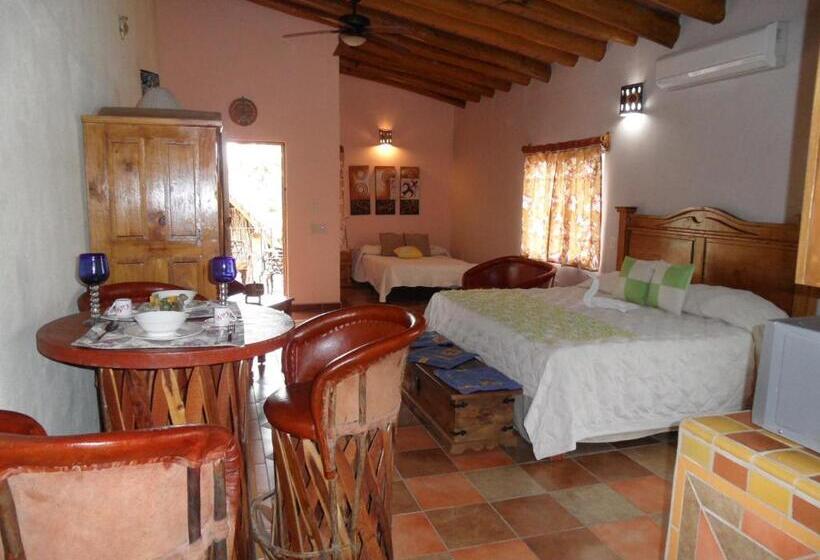 غرفة قياسية ثلاثية مزودة بشرفة, Casa Virgilios B&b