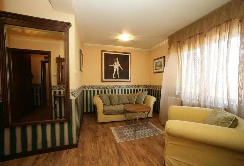 سوییت جونیور, Garni Hotel Garson Lux Ns