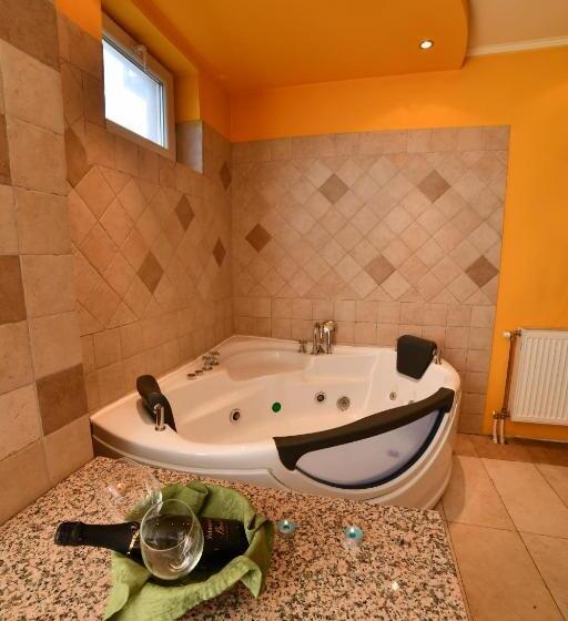 سوییت جونیور, Garni Hotel Garson Lux Ns