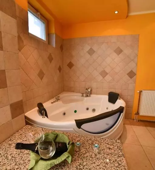 سوییت جونیور, Garni Hotel Garson Lux Ns