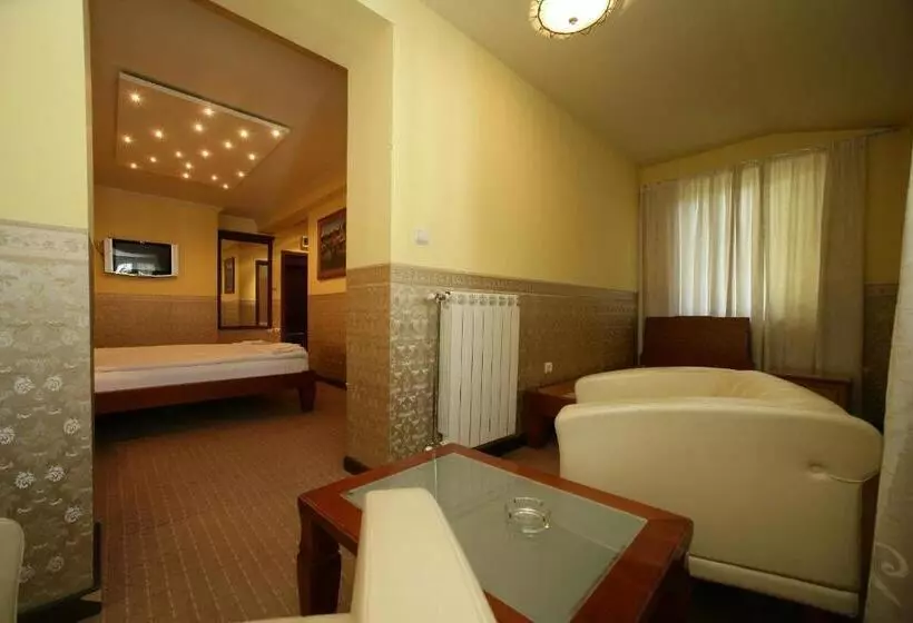 اتاق استاندارد سه نفره, Garni Hotel Garson Lux Ns