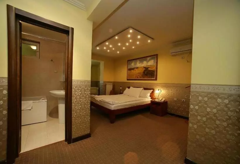 اتاق استاندارد سه نفره, Garni Hotel Garson Lux Ns