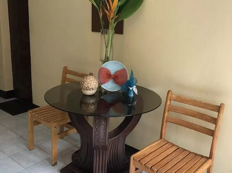 Deluxe Yhden Hengen Huone, Alta Cebu Resort