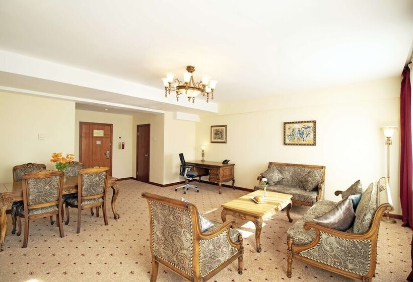 سوییت اجرایی, Kempinski Hotel Khan Palace