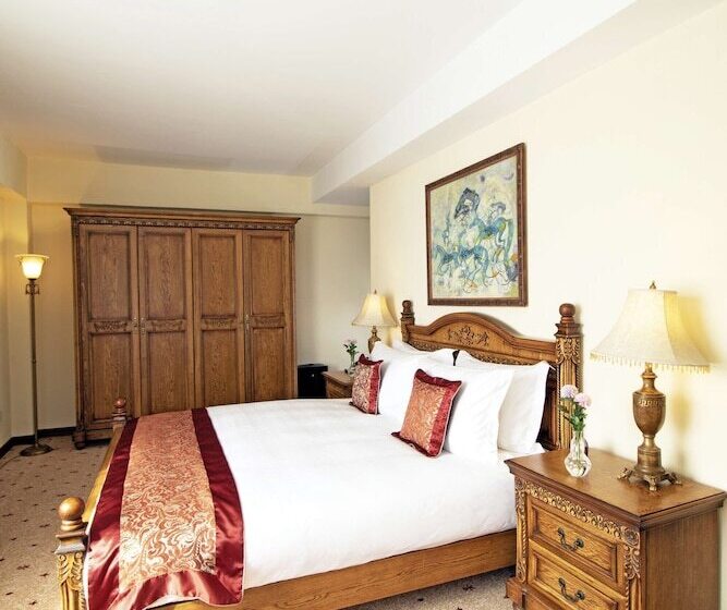 سوییت اجرایی, Kempinski Hotel Khan Palace