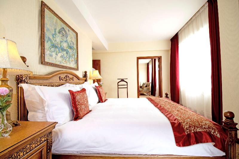 Suite Ejecutiva, Kempinski Hotel Khan Palace