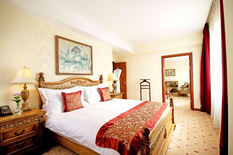 سوییت اجرایی, Kempinski Hotel Khan Palace