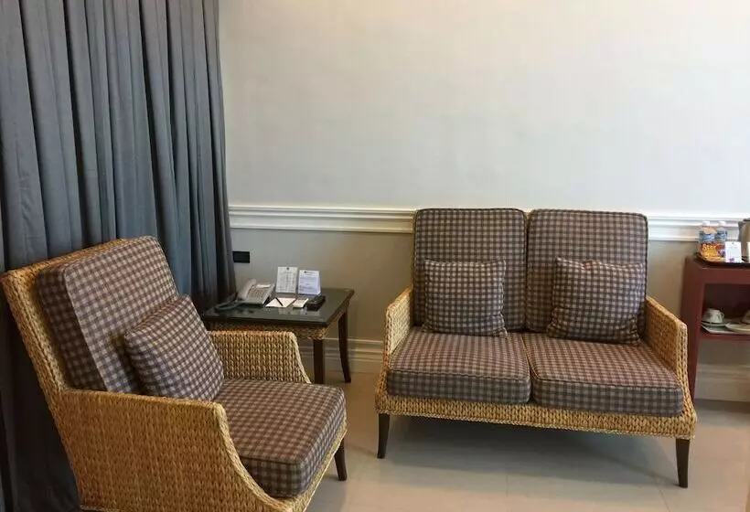 سوئیت پنت هاوس, Metrocentre