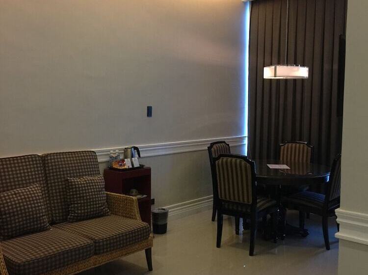 سوئیت پنت هاوس, Metrocentre