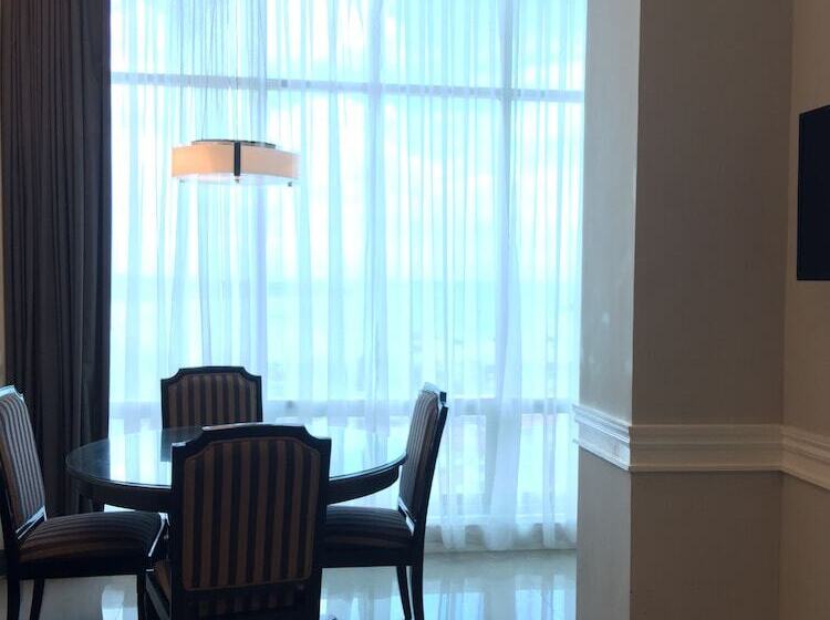 سوئیت پنت هاوس, Metrocentre