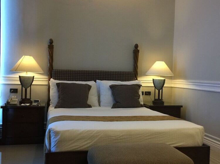 سوئیت پنت هاوس, Metrocentre