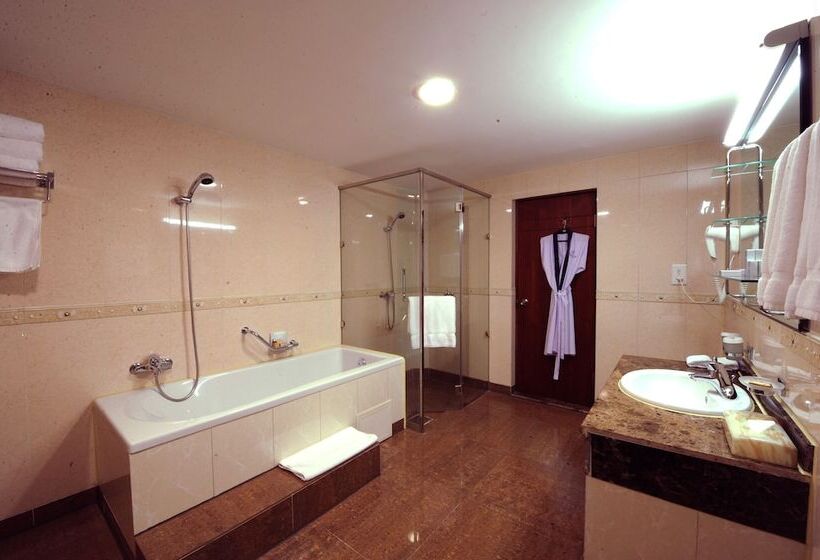 اتاق سوپریور, Kempinski Hotel Khan Palace