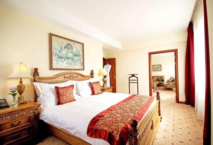 سوییت اجرایی, Kempinski Hotel Khan Palace