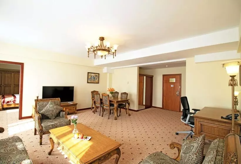 سوییت اجرایی, Kempinski Hotel Khan Palace