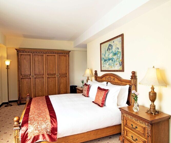 سوییت اجرایی, Kempinski Hotel Khan Palace